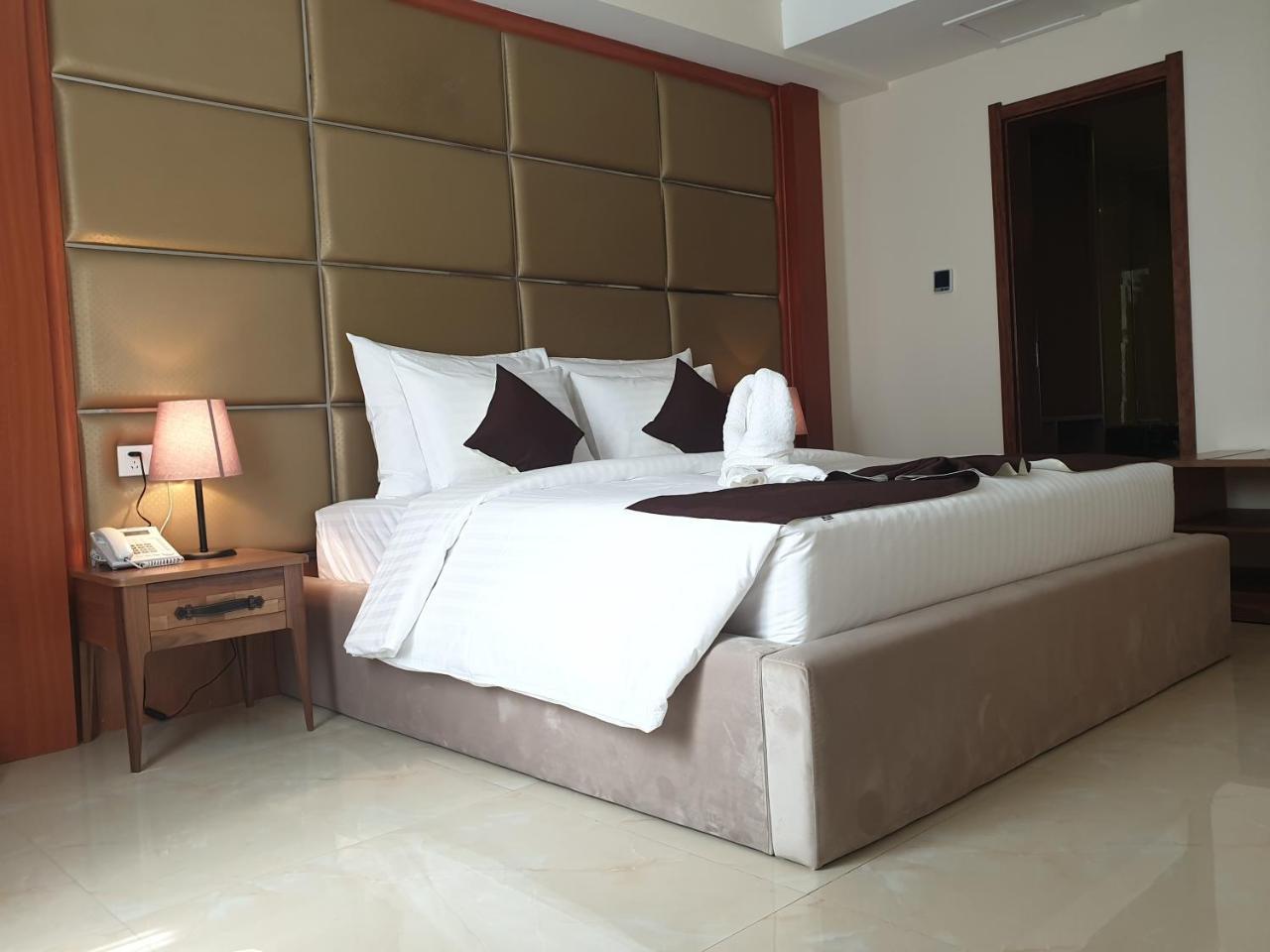 Summerset Continental Hotel by Usuma Mobushipe Esterno foto