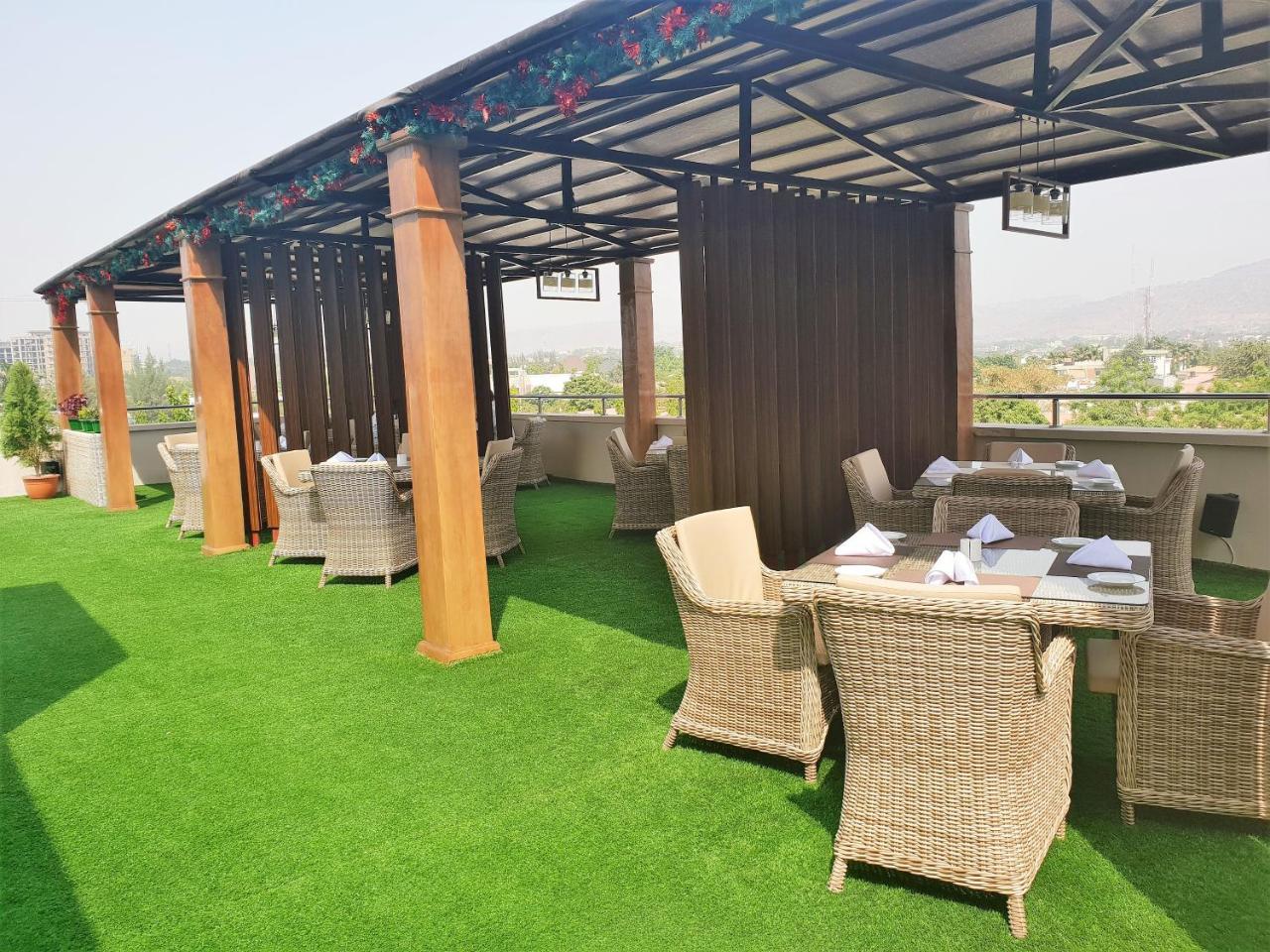 Summerset Continental Hotel by Usuma Mobushipe Esterno foto